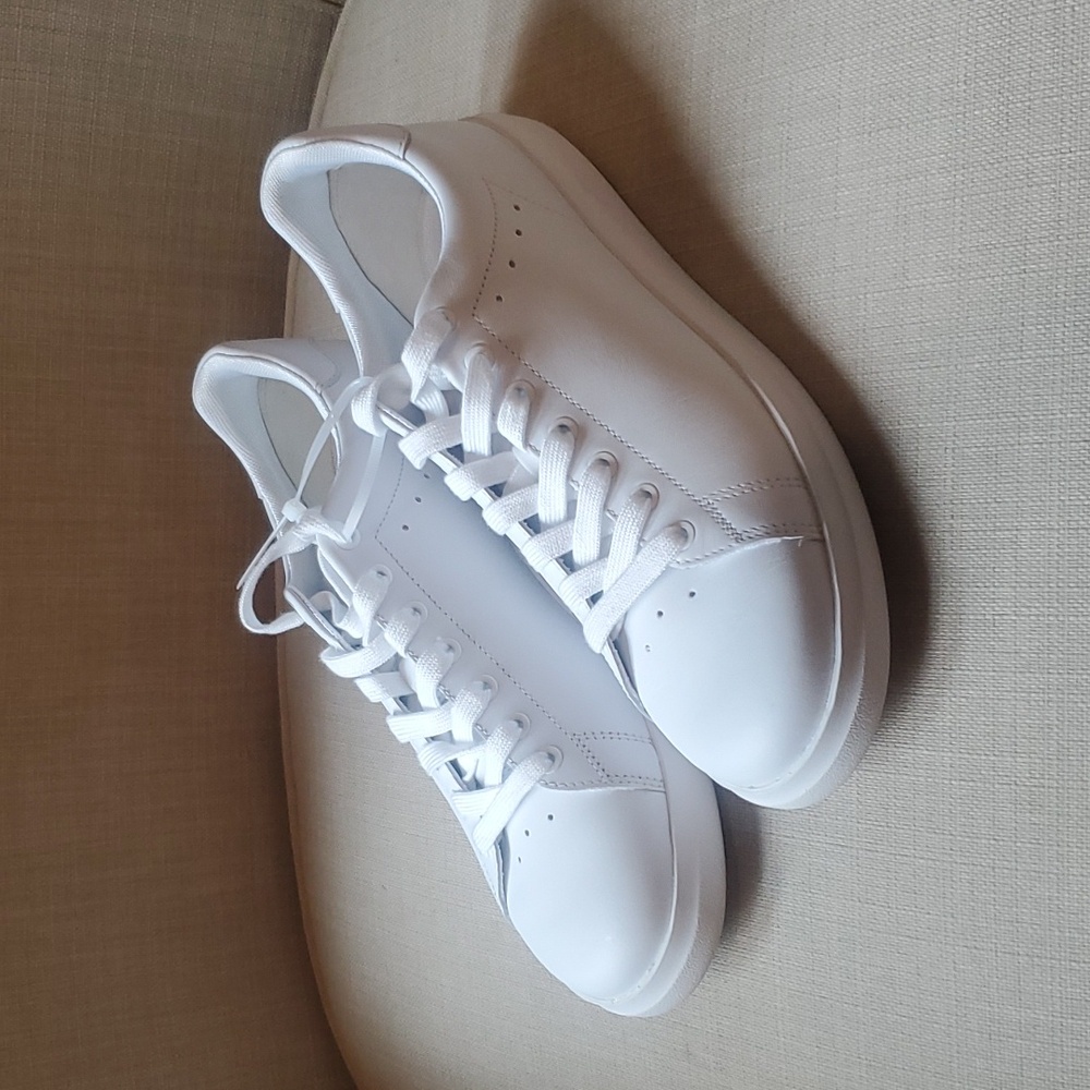 BRAND NEW Tory Burch Sneakers Women's 9.5